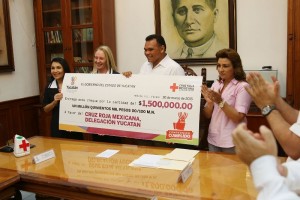 Con donativo, gobierno de Yucatán respaldan colecta anual de Cruz Roja Mexicana
