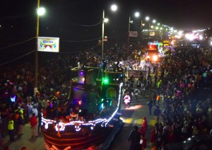Disfrutan más de 40 mil personas el último desfile del Carnaval Coatza 2015