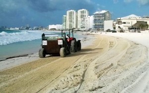 Ayuntamiento mantiene playas limpias de Cancún