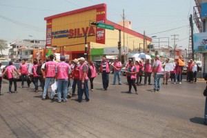 Capacitadores Electorales cierran avenida Méndez en la capital de Tabasco