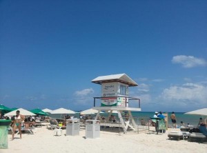 Turistas reconocen limpieza y belleza de las playas en Cancún