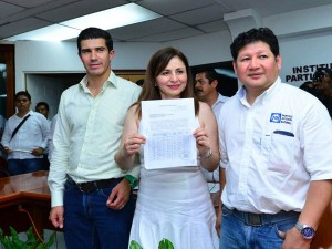 Registran PVEM y PAN candidatura de Rosalinda López en el IEPCT