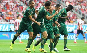 Santos es finalista al derrotar 3-0 a Chivas