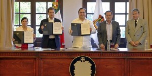 Firman convenio Gobierno de Veracruz y el INEA