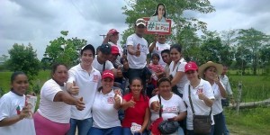 Ingrid Rosas Pantoja  visita Casa por Casa por la Colonia Jesús Carranza