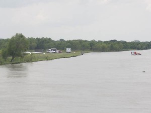 Nuevamente fuga de PEMEX contamina rio en Tabasco