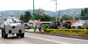 Llegan vehículos militares a Chilapa, Guerrero
