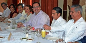 Se reúne gobernador Javier Duarte con diputados federales electos