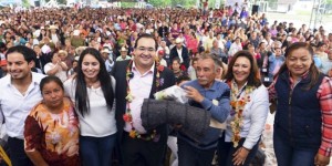 Encabeza Javier Duarte entrega de apoyos para familias afectadas por lluvias, en Tlalnelhuayocan