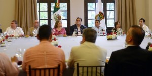 Se reúne Javier Duarte con diputados locales