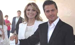 Enrique Peña Nieto acude a emitir su voto