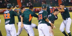 Leones barre a Diablos Rojos y llega a seis triunfos al hilo