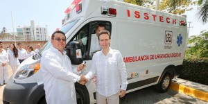 Refuerza gobernador Manuel Velasco equipo de emergencias con nuevas ambulancias