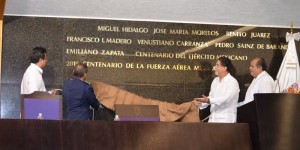 Fuerza Aérea Mexicana, letras doradas en muro del Congreso de Campeche