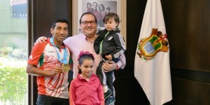 Recibe Javier Duarte al campeón panamericano Crisanto Grajales