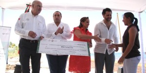 Entrega Gobierno de la República recursos para limpieza y retiro de Sargazo en Quintana Roo