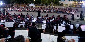 Orquesta Sinfónica Juvenil de Quintana Roo se presenta en el parque de Cozumel