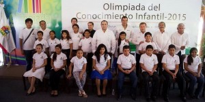Convive el gobernador con alumnos ganadores de la Olimpiada del Conocimiento Infantil 2015