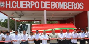 Inaugura el gobernador central de bomberos y entrega carrotanques a los 10 municipios de Quintana Roo