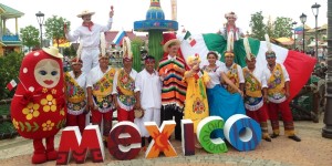 Voladores de Papantla inauguran el Festival Cultural Viva México, en Rusia