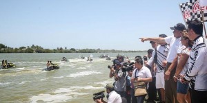 Presencia Rolando Zapata Bello competencia internacional de vehículos acuáticos