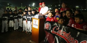 Inaugura iluminación de dos campos de la Liga Yucatán para juegos nocturnos