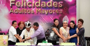 Festeja Mariana Zorrilla de Borge a los Adultos Mayores en la capital de Quintana Roo