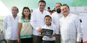Inicia nuevo ciclo escolar en Yucatán, con la entrega de los paquetes de Bienestar Escolar
