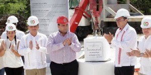 Coloca el gobernador la primera piedra del edificio de Justicia Penal en Cozumel