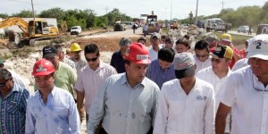 Supervisa el gobernador rehabilitación en la carretera Cancún-Playa del Carmen