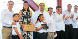 Encabeza el gobernador en Cancún la ceremonia de inicio de clases, ciclo escolar 2015-2016