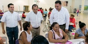 Constata el Gobernador de Yucatán recepción de solicitudes para becas académicas