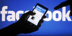 Se cae Facebook y sus acciones bajan más de un por ciento