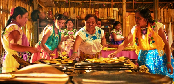 Cocina tradicional mujeres de humo