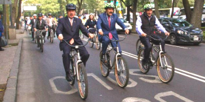 Se trasladan Senadores del PRI en bicicleta