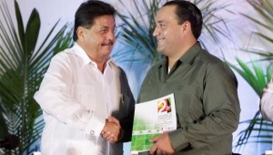 Asiste el gobernador Roberto Borge al Segundo Informe de gobierno de Agapito Magaña