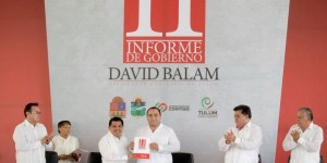 El gobernador Roberto Borge, presente en el Segundo Informe de David Balam Chan, en Tulum