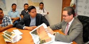 Dialogan autoridades de la SIOP y de Jáltipan para dar continuidad a obras carreteras