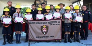 Jóvenes scouts ejercen como bomberos por un día en Yucatán