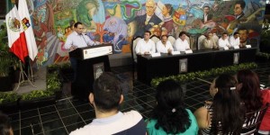 Preside el gobernador, entrega del mural “De Territorio a Estado: Quintana Roo”, en el Congreso