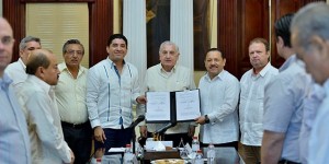 Atestigua Arturo Núñez firma de convenio para el desarrollo del Puerto de Frontera