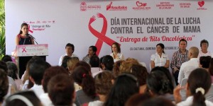 Entrega Mariana Zorrilla de Borge Kits Oncológicos a mujeres que han sufrido Cáncer de mama
