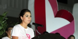 Inicia mes de la Prevención del Cáncer de mama con el encendido Rosa