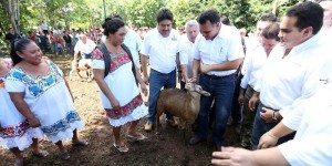 Más familias de Yaxcabá se benefician con programas sociales