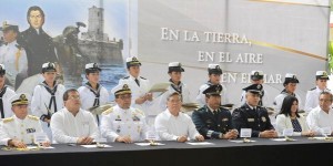 Con entrega de diplomas y condecoraciones conmemoran Día de la Armada de México