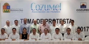 El gobernador toma protesta al consejo directivo de la Asociación de Hoteles de Cozumel 2015-2017