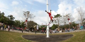 Premia Centro Cultural y Social Veracruzano a la Ceremonia Ritual de Voladores