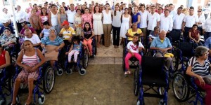 Entrega Mariana Zorrilla de Borge, sillas de ruedas “Una rodada de vida”