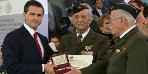 El Presidente Enrique Peña Nieto, entrega de Ascensos y Condecoraciones a las Fuerzas Armadas