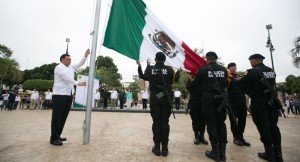 El Gobernador encabeza izamiento de bandera por 105 aniversario de la Revolución Mexicana